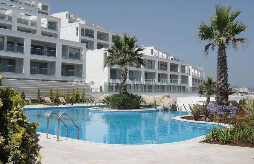 Sea-view Flat in a Complex with Private Beach in Muğla Milas