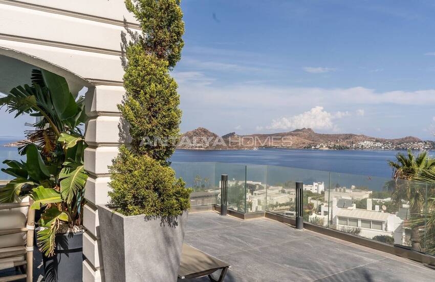 Bodrum'da Marina ve Deniz Manzaralı Havuzlu Ev 5