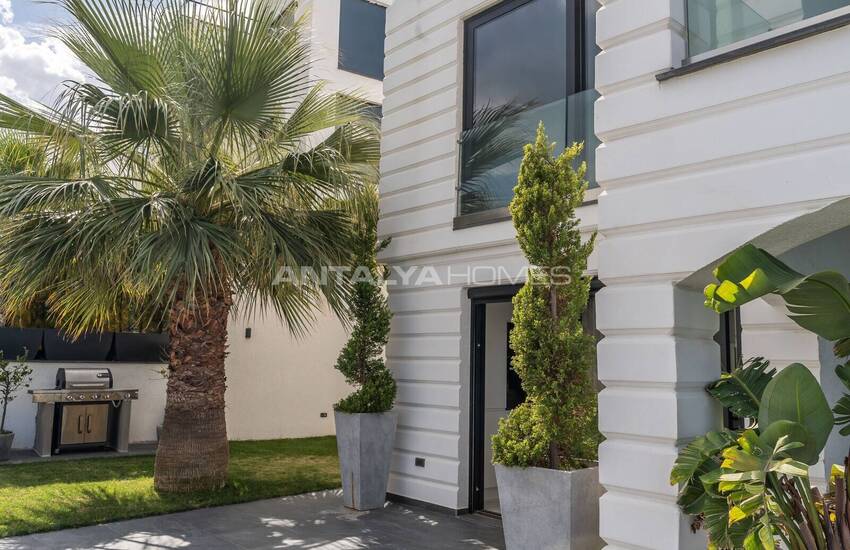 Bodrum'da Marina ve Deniz Manzaralı Havuzlu Ev 7