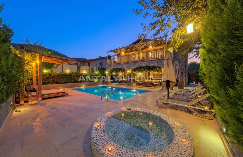 Stenen Huizen Met Zwembad In Fethiye
