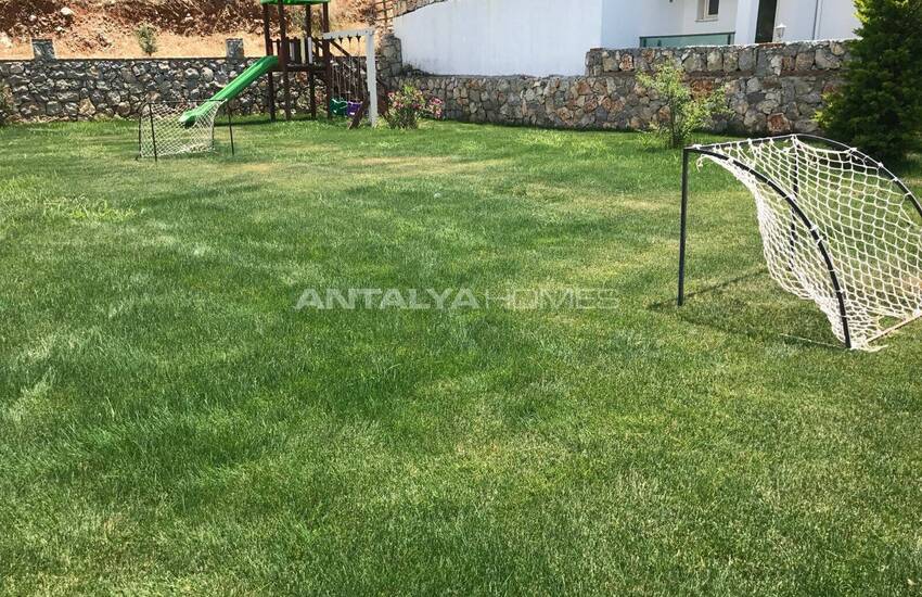 خانه در زمینی به مساحت ۱۵۰۰ متر مربع در فتحیه اولودنیز 12