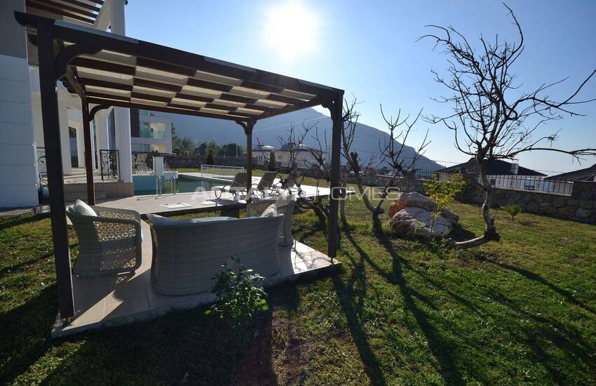 خانه در زمینی به مساحت ۱۵۰۰ متر مربع در فتحیه اولودنیز 9