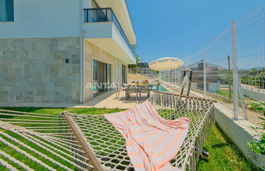 منزل جاهز للسكن مكون من 4 غرف نوم مع مسبح وحديقة في فتحية 3