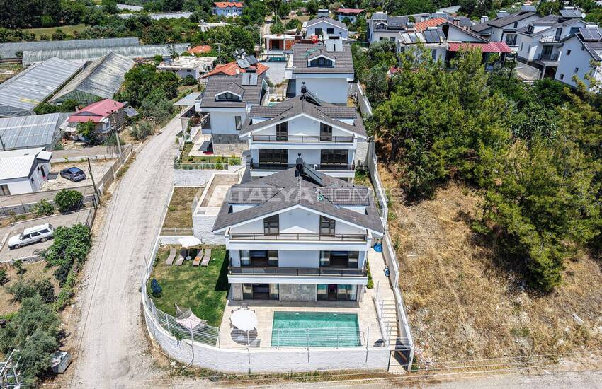 منزل جاهز للسكن مكون من 4 غرف نوم مع مسبح وحديقة في فتحية 11