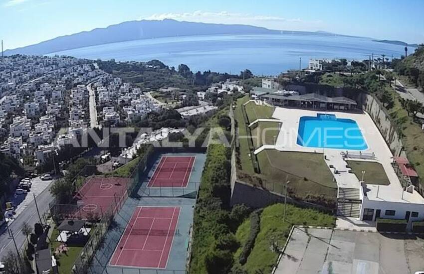Sea-view Villa in a Complex with Private Beach in Bodrum 10