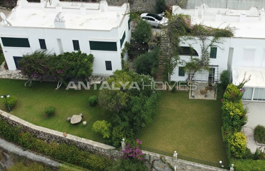 Sea-view Villa in a Complex with Private Beach in Bodrum 4