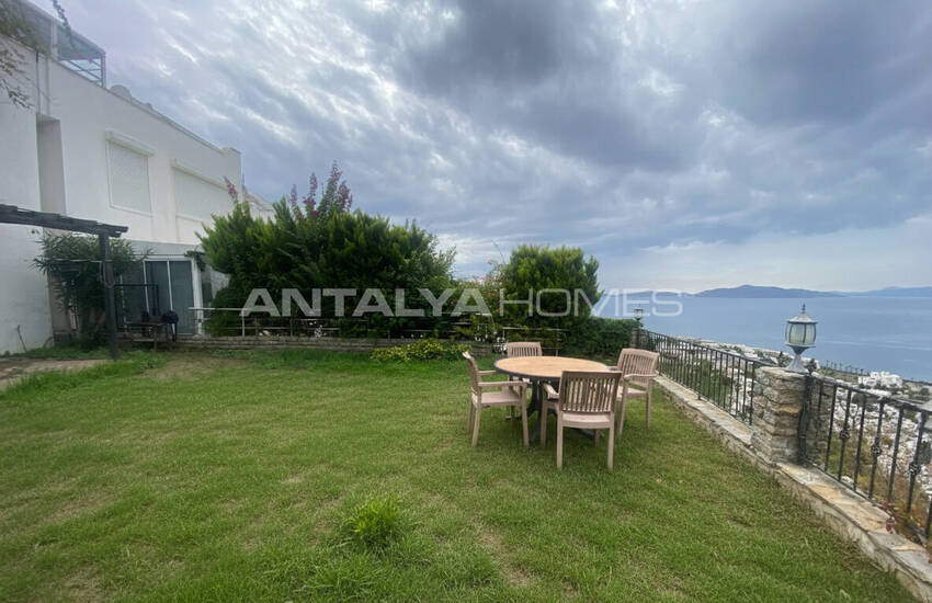 Sea-view Villa in a Complex with Private Beach in Bodrum 5