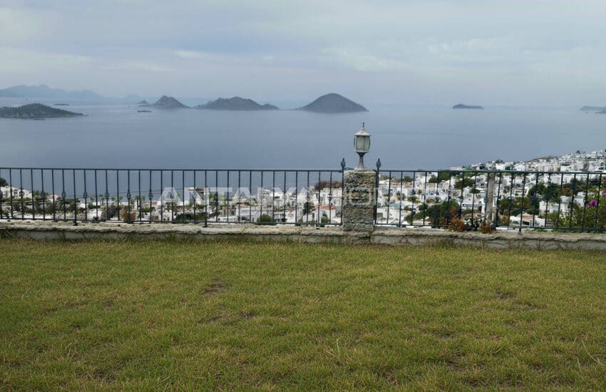 Sea-view Villa in a Complex with Private Beach in Bodrum 7