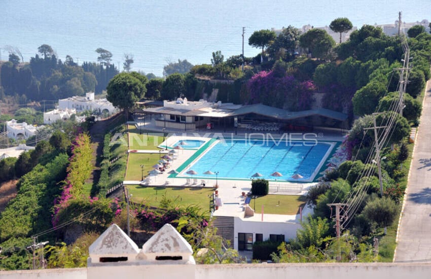 Sea-view Villa in a Complex with Private Beach in Bodrum 9