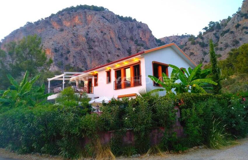 منزل أنيق مطل على الغابة مع مسبح خاص في موغلا غوجيك 1