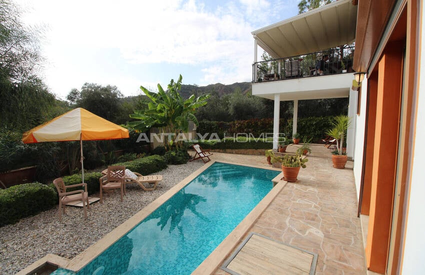 Muğla Göcek'te Özel Havuzlu ve Orman Manzaralı Şık Villa 4