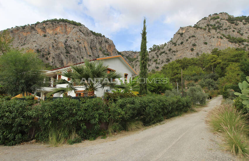 Muğla Göcek'te Özel Havuzlu ve Orman Manzaralı Şık Villa 5