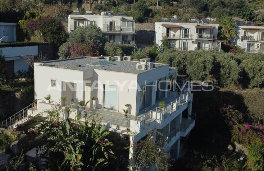 Furnished Flat with a Sea-view Terrace in Bodrum Türkbükü 3