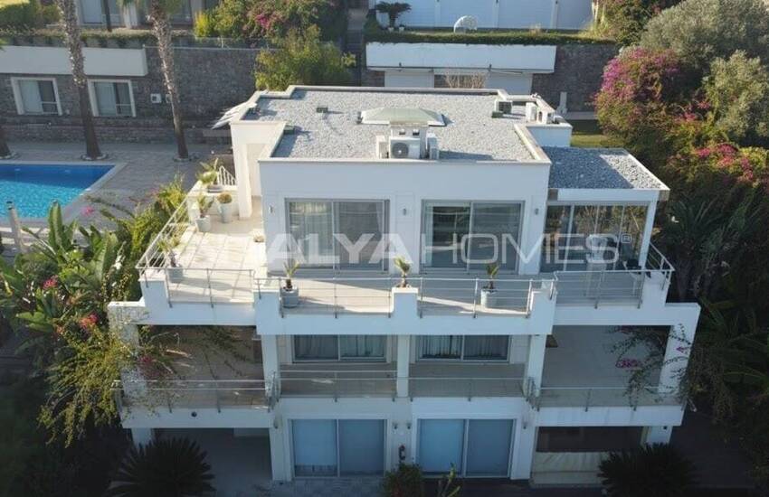 Furnished Flat with a Sea-view Terrace in Bodrum Türkbükü 1