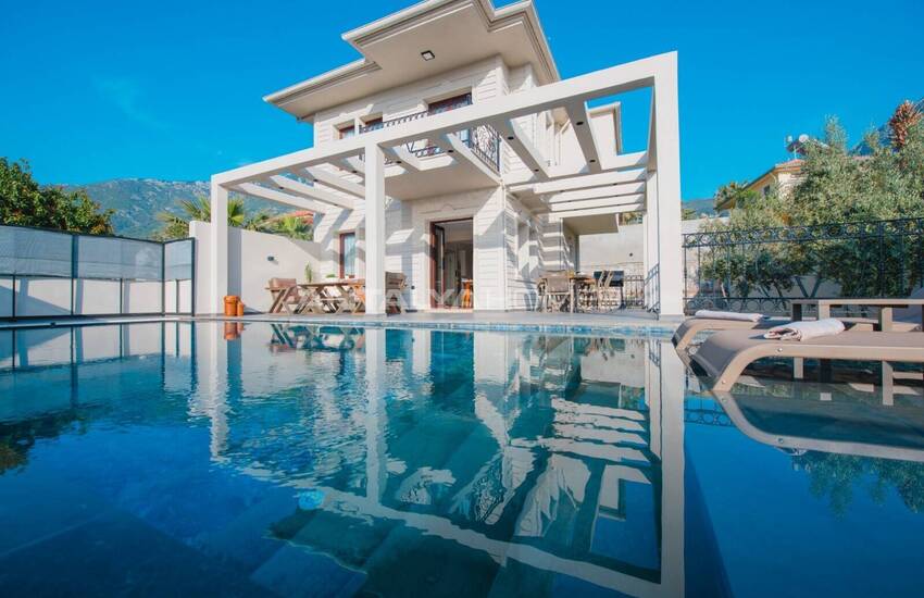 Виллы с частными бассейнами в 10 минутах от пляжа в Фетхие 1