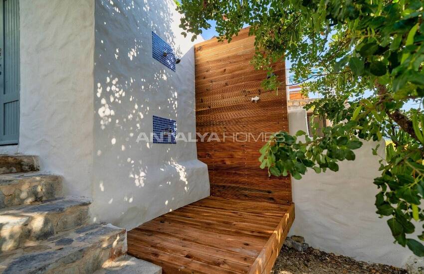 Fethiye Şövalye Adası'nda Özel İskeleli Denize Sıfır Yalı 11