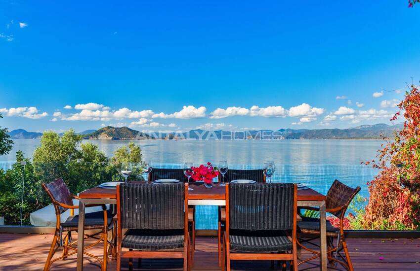 Fethiye Şövalye Adası'nda Özel İskeleli Denize Sıfır Yalı 1