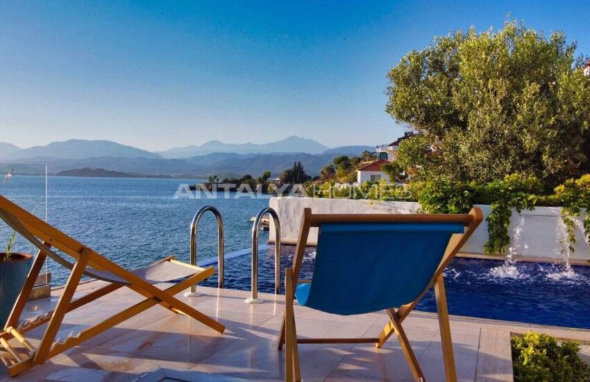 Fethiye Şövalye Adası'nda Özel İskeleli Denize Sıfır Yalı 15