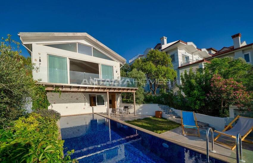 Fethiye Şövalye Adası'nda Özel İskeleli Denize Sıfır Yalı 8