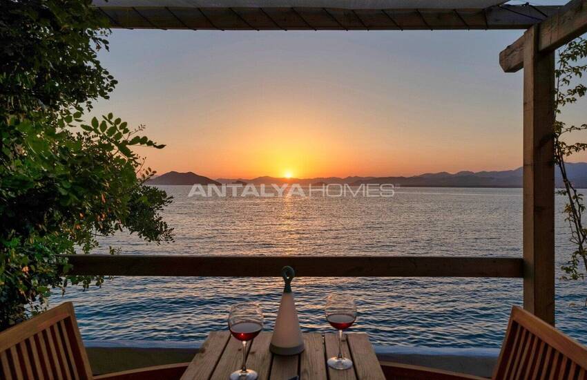 Fethiye Şövalye Adası'nda Özel İskeleli Denize Sıfır Yalı 6