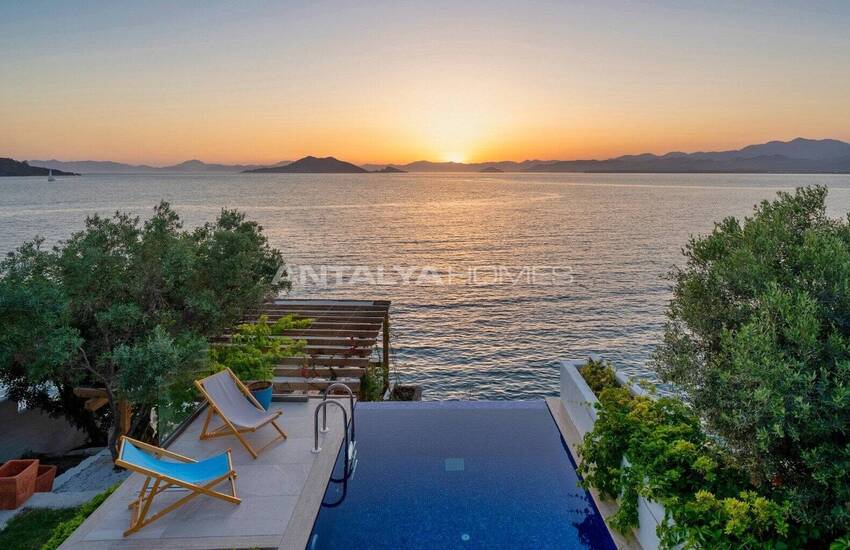 Fethiye Şövalye Adası'nda Özel İskeleli Denize Sıfır Yalı 14