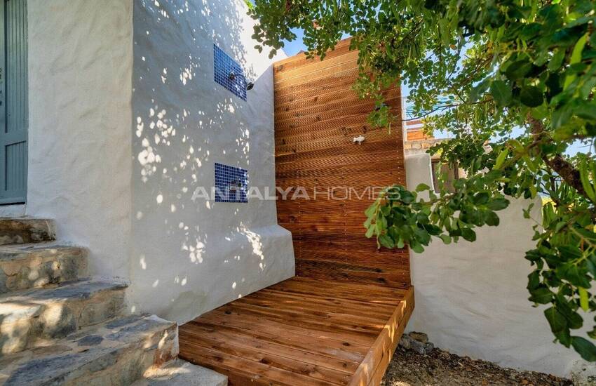 Fethiye Şövalye Adası'nda Özel İskeleli Denize Sıfır Yalı 17