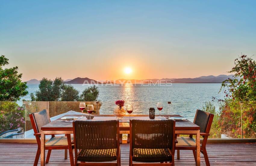 Fethiye Şövalye Adası'nda Özel İskeleli Denize Sıfır Yalı 7