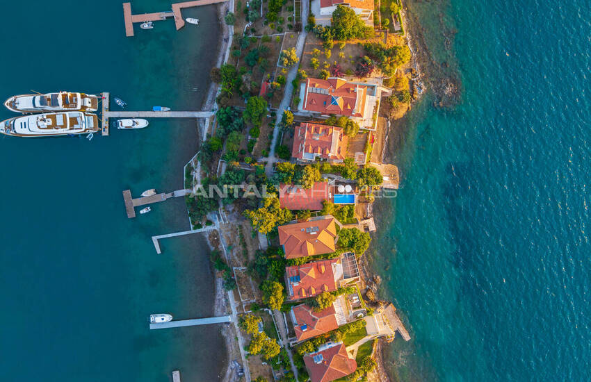 Yalı À Vendre Avec Ponton Privé Sur L'île Knight À Fethiye 1