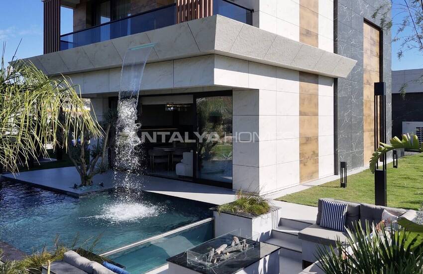 Muğla Milas'ta Özel Koy Kullanımlı Deniz Manzaralı Villalar 1