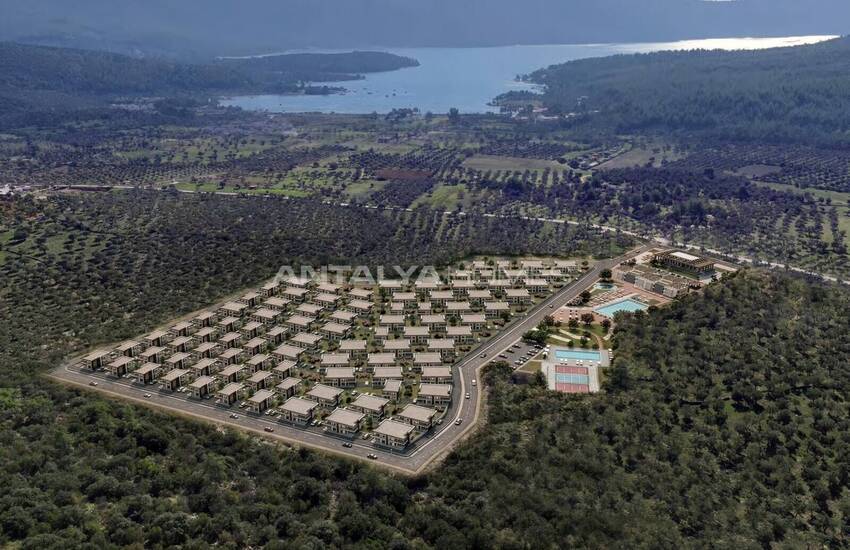 Muğla Milas'ta Özel Koy Kullanımlı Deniz Manzaralı Villalar 7