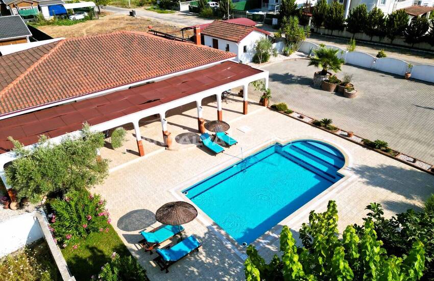 Muğla Fethiye'de Denize Yakın Havuzlu ve Bahçeli Satılık Şık Villa 1