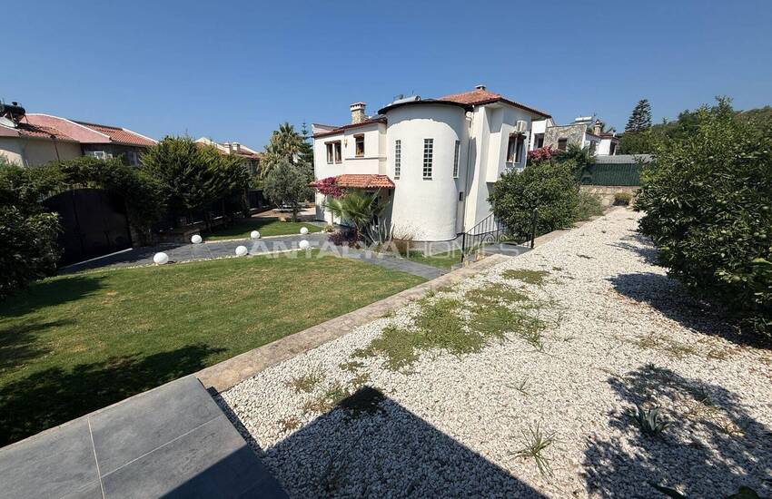 Fethiye'de Özel Havuzlu 4 Yatak Odalı Müstakil Villa 3