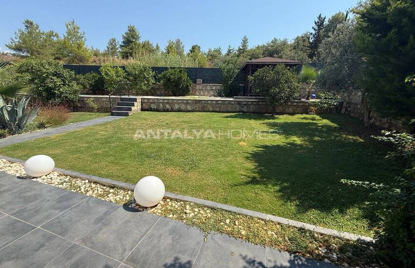 Fethiye'de Özel Havuzlu 4 Yatak Odalı Müstakil Villa 6