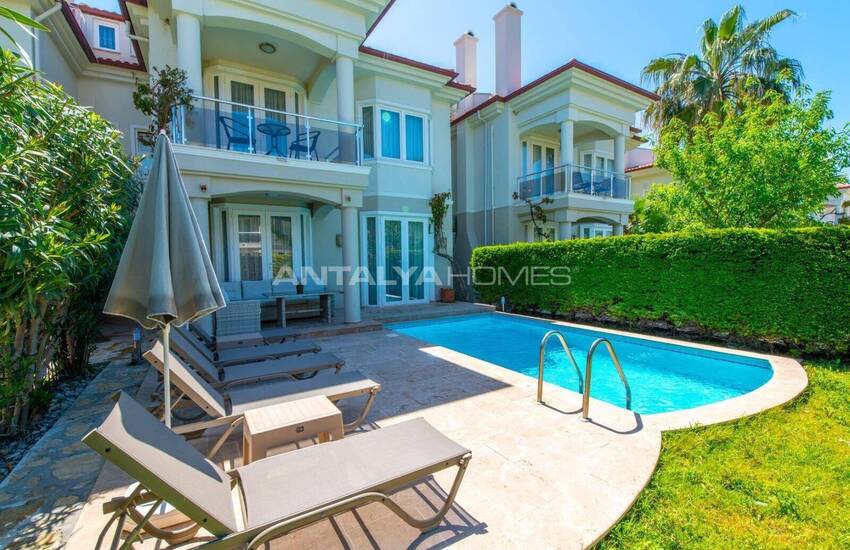 Fethiye'de Özel Havuzlu Plaja Yakın İkiz Villa 1