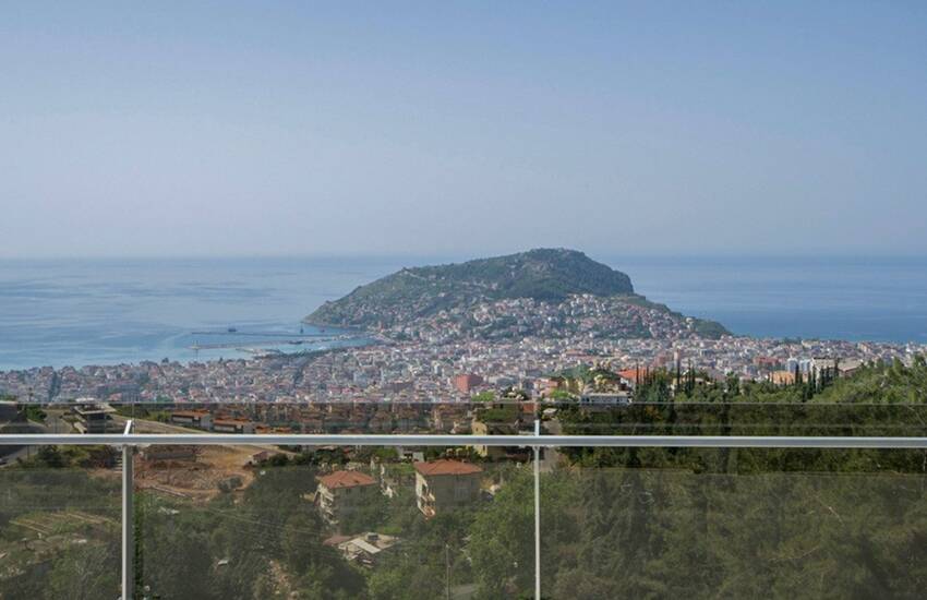 Luxury Property Intertwined with Nature in Alanya Center
