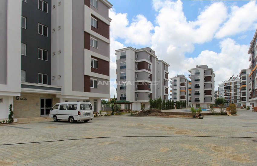 New-built Apartments with Elegant Design in Kepez 8