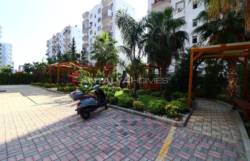 Mersin'de Denize Yakın Havuzlu ve Otoparklı Sitede Daireler 4