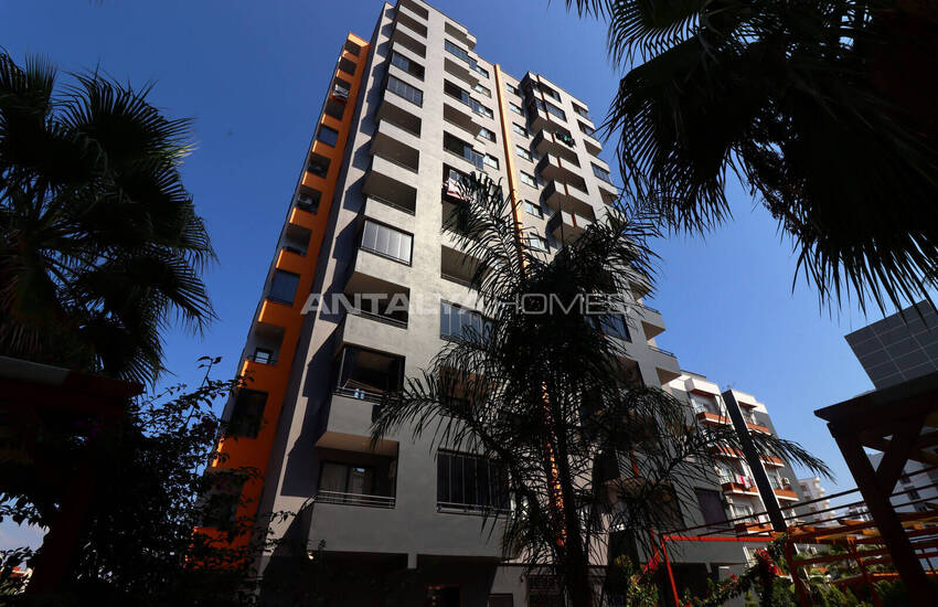 Mersin'de Denize Yakın Havuzlu ve Otoparklı Sitede Daireler 2