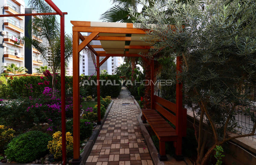 Mersin'de Denize Yakın Havuzlu ve Otoparklı Sitede Daireler 6