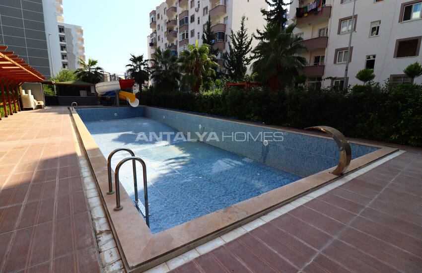 Mersin'de Denize Yakın Havuzlu ve Otoparklı Sitede Daireler 11