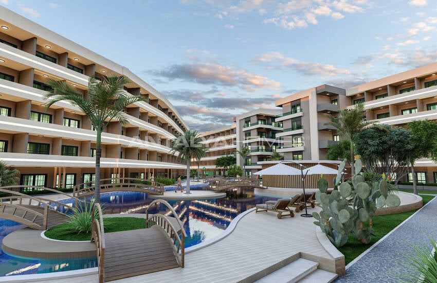 Real Estate in a Complex with a Pool Near the Sea in Tömük, Mersin 1