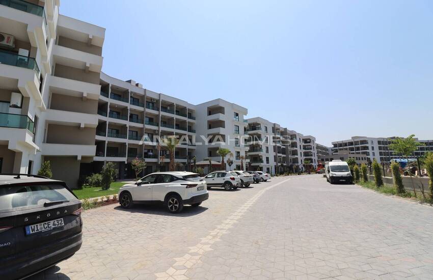 Real Estate in a Complex with a Pool Near the Sea in Tömük, Mersin 3