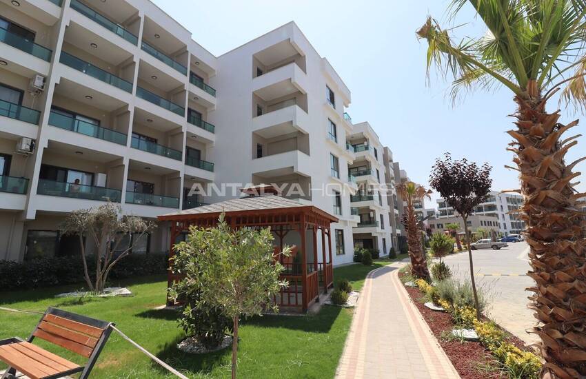 Fastigheter I Ett Komplex Med En Pool Nära Havet I Tömük, Mersin 2