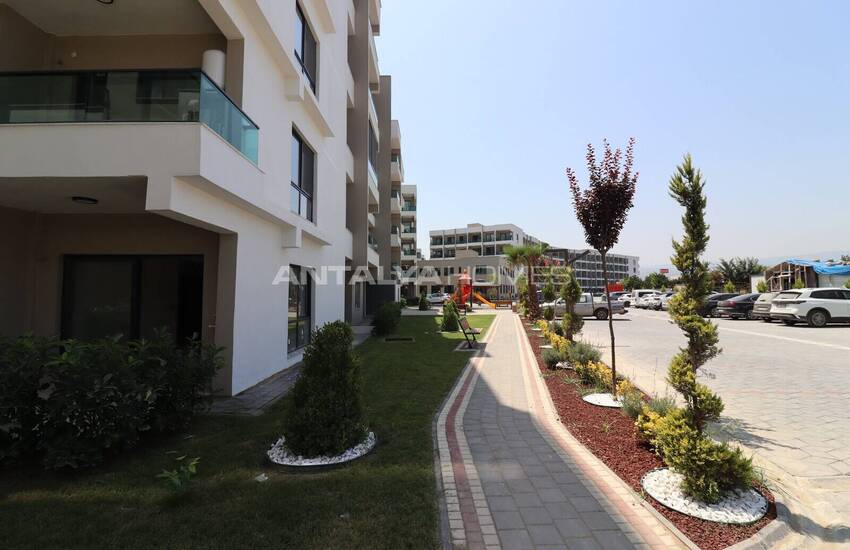 Real Estate in a Complex with a Pool Near the Sea in Tömük, Mersin 4