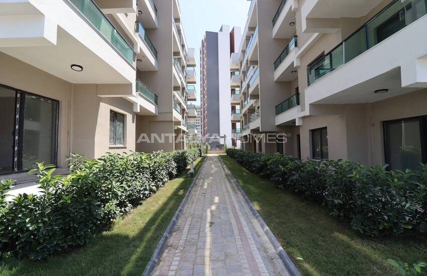 Real Estate in a Complex with a Pool Near the Sea in Tömük, Mersin 2