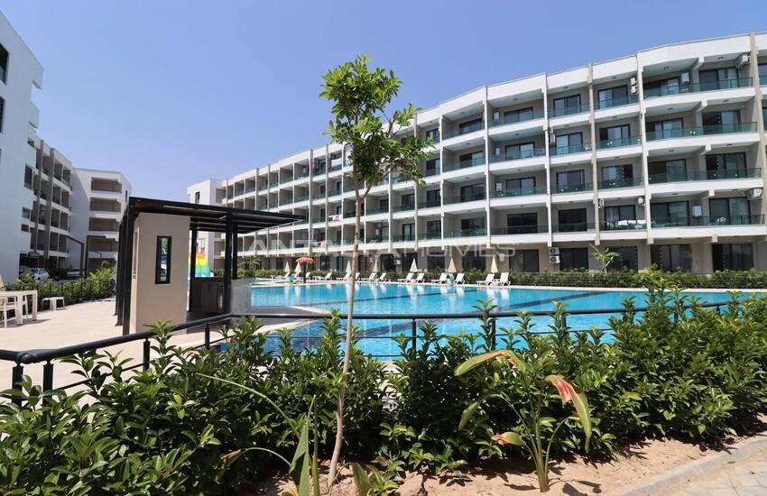 Real Estate in a Complex with a Pool Near the Sea in Tömük, Mersin 1