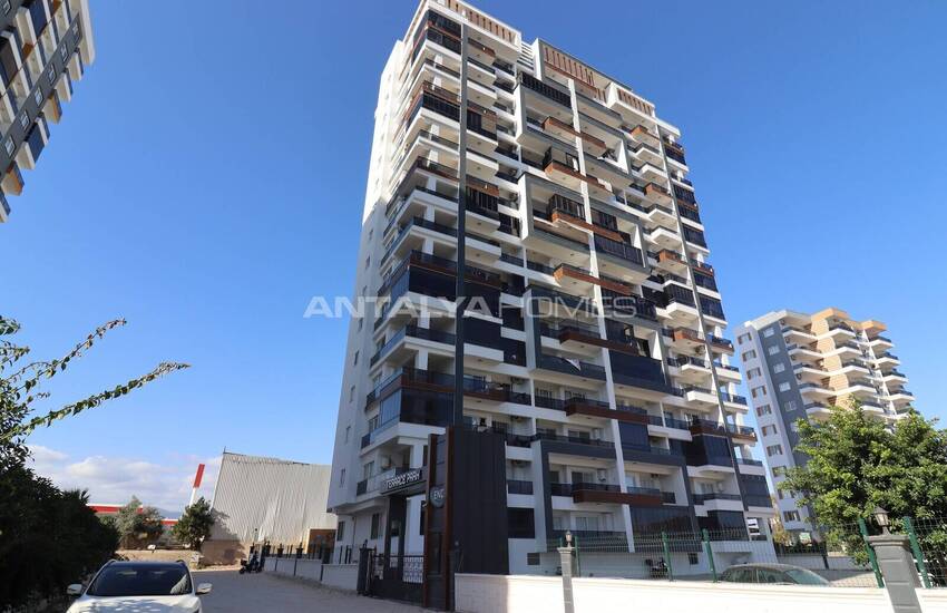 Mersin'de Denize 800 M Mesafedeki Sitede 1+1 Daire