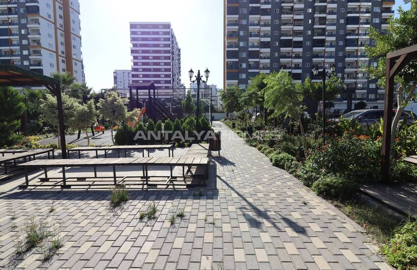 Mersin'de Denize 800 M Mesafedeki Sitede 1+1 Daire 1