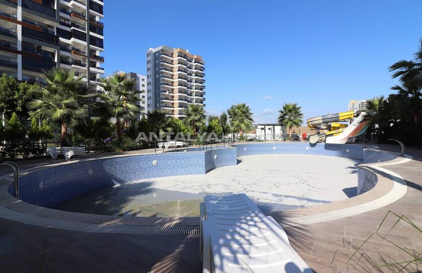 Mersin'de Denize 800 M Mesafedeki Sitede 1+1 Daire 6