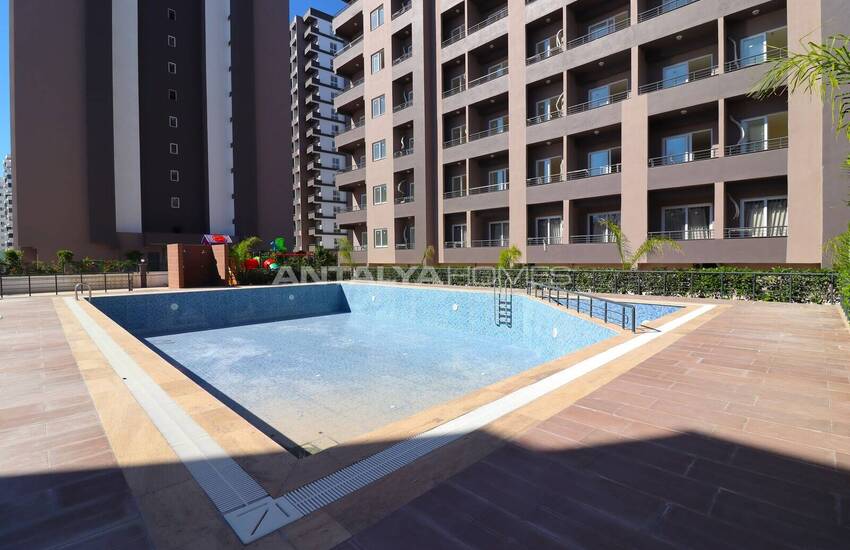 Mersin'de Sahile Yakın Deniz Manzaralı Daireler 13